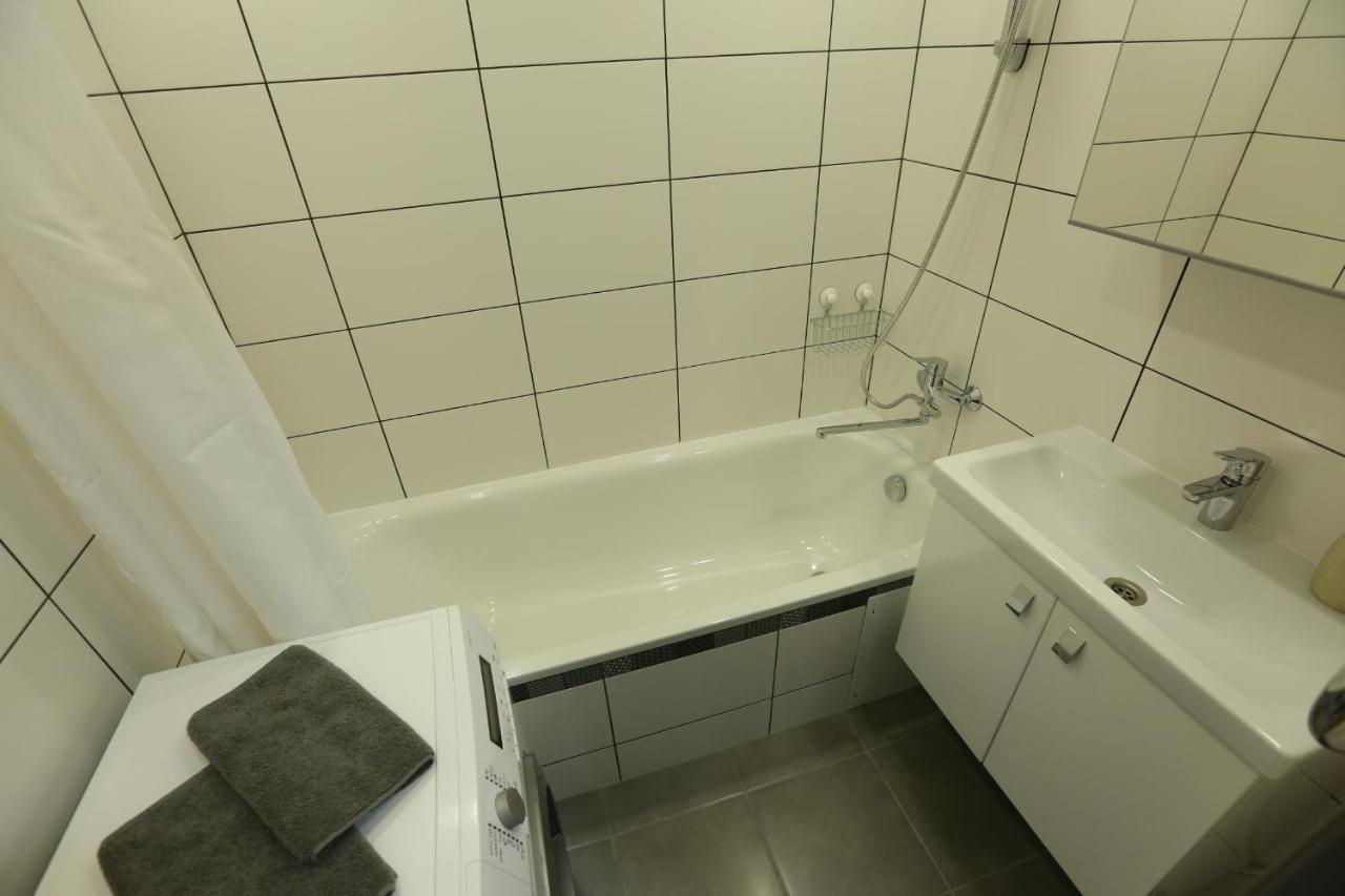 Comfy 2 Room Apartment - Free Parking - 350Mbps Wifi - Netflix 考纳斯 外观 照片